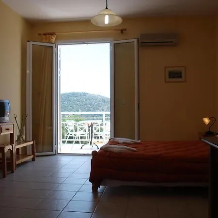 Ξενοδοχείο με διαμερίσματα Stamatia 3*