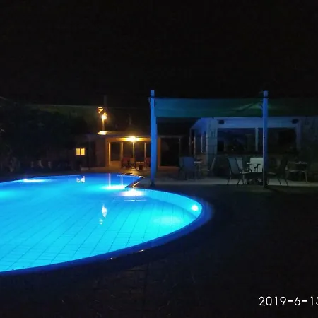 Ξενοδοχείο με διαμερίσματα Stamatia Ραζάτα