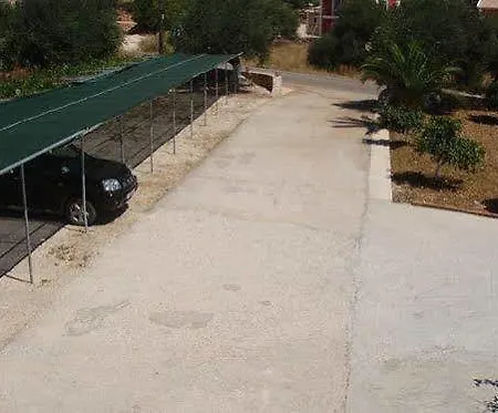 Stamatia מלון דירות Razáta